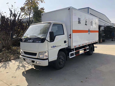 江鈴4米2易燃液體廂式車與垃圾車價格解析